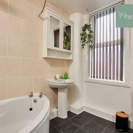 Perfect Contractor House In With 6 Beds By Purestay- Min 7 Nights! شقة *