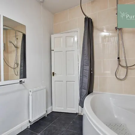 Perfect Contractor House In With 6 Beds By Purestay- Min 7 Nights! Leeds (West Yorkshire)