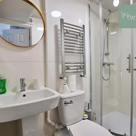 Perfect Contractor House In With 6 Beds By Purestay- Min 7 Nights! Appartement