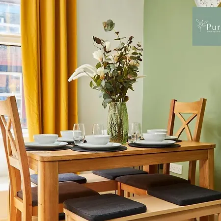 Perfect Contractor House In With 6 Beds By Purestay- Min 7 Nights! Daire Leeds (West Yorkshire)