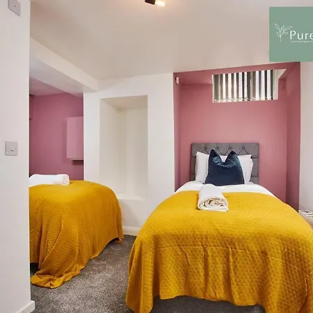 Perfect Contractor House In With 6 Beds By Purestay- Min 7 Nights! Leeds (West Yorkshire)