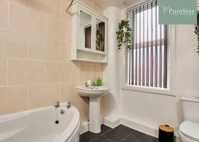 Perfect Contractor House In With 6 Beds By Purestay- Min 7 Nights! Appartamento *