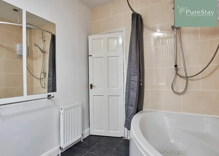 Perfect Contractor House In With 6 Beds By Purestay- Min 7 Nights! ليدز