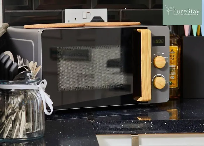 Perfect Contractor House In With 6 Beds By Purestay- Min 7 Nights! * Λιντς