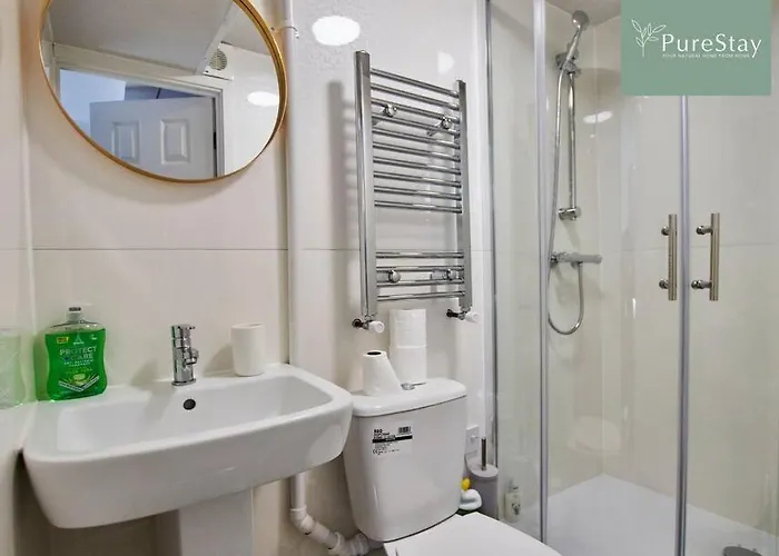 Perfect Contractor House In With 6 Beds By Purestay- Min 7 Nights! شقة