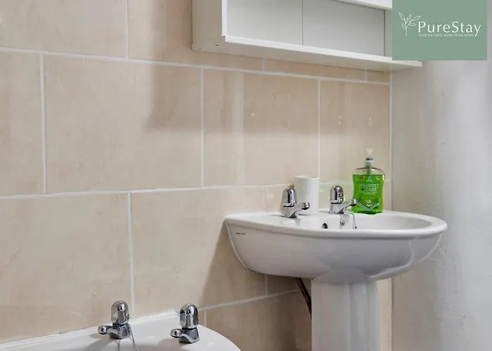 Perfect Contractor House In With 6 Beds By Purestay- Min 7 Nights! Appartamento *