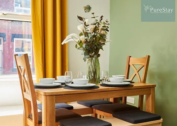 Perfect Contractor House In With 6 Beds By Purestay- Min 7 Nights! Διαμέρισμα Λιντς